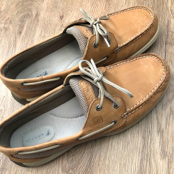 Women’s Sperry Top-Sider Boat Shoe - size 11M